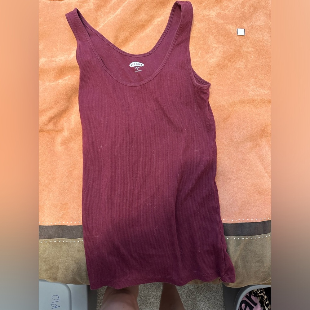 Old Navy tank top/undershirt in burgundy, slim fit, M